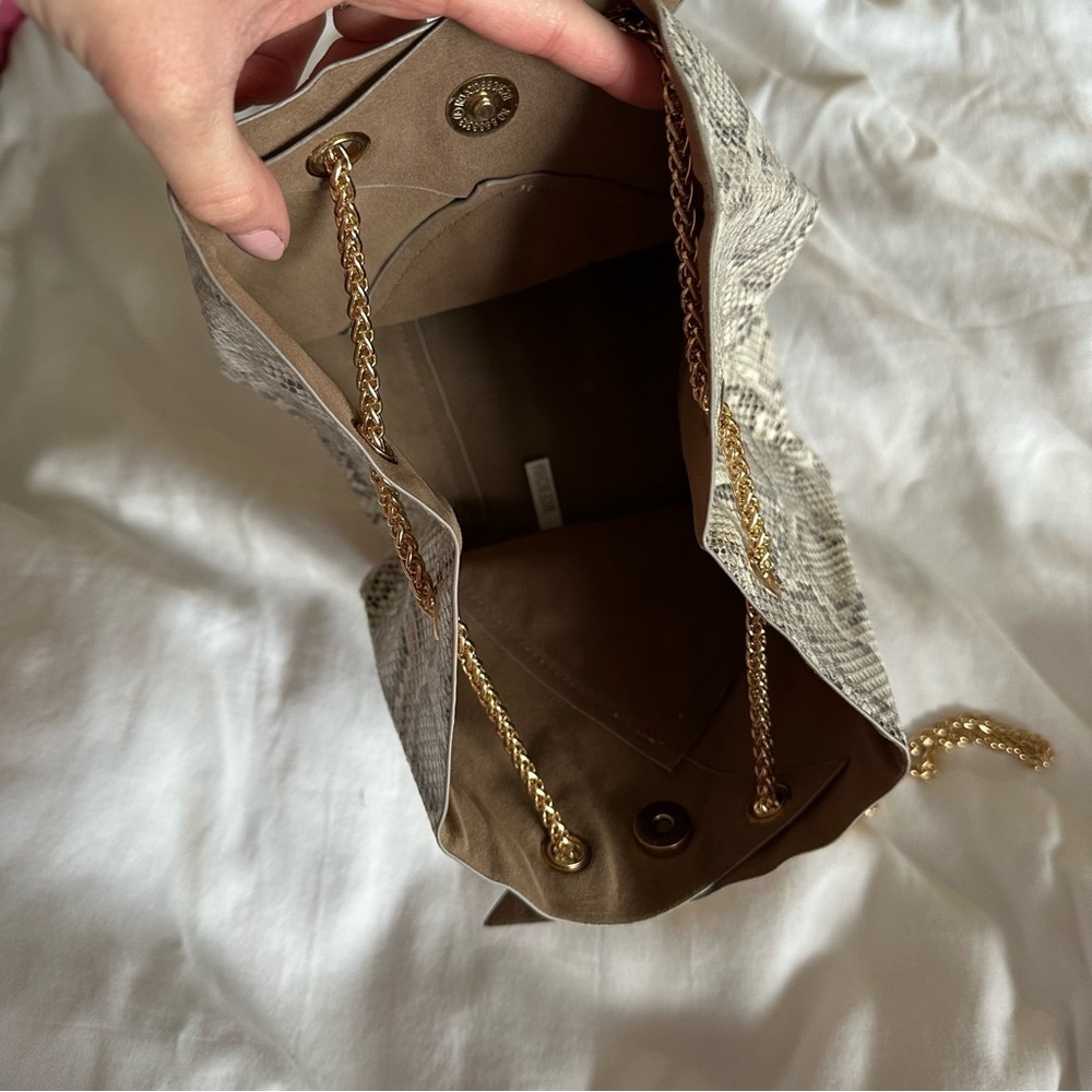 Chain Closure Bag - Picture 2 of 3